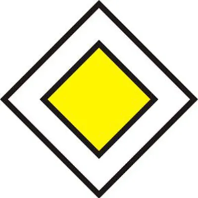 Biển báo 401 - Các xe trên trục đường chính được ưu tiên đi trước